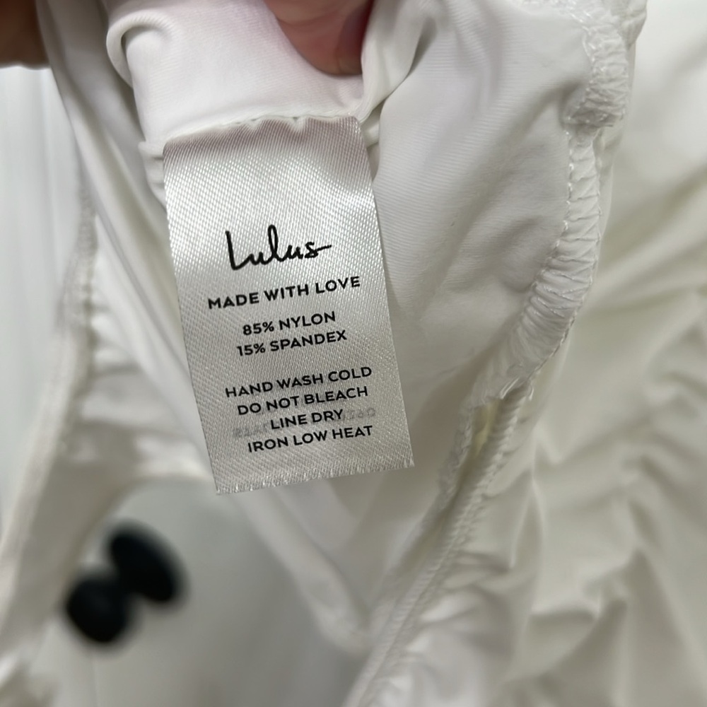 NWOT Lulu’s A Little Bit Of Love Ivory Ruched Flutter Sleeve Bodysuit - Picture 9 of 9